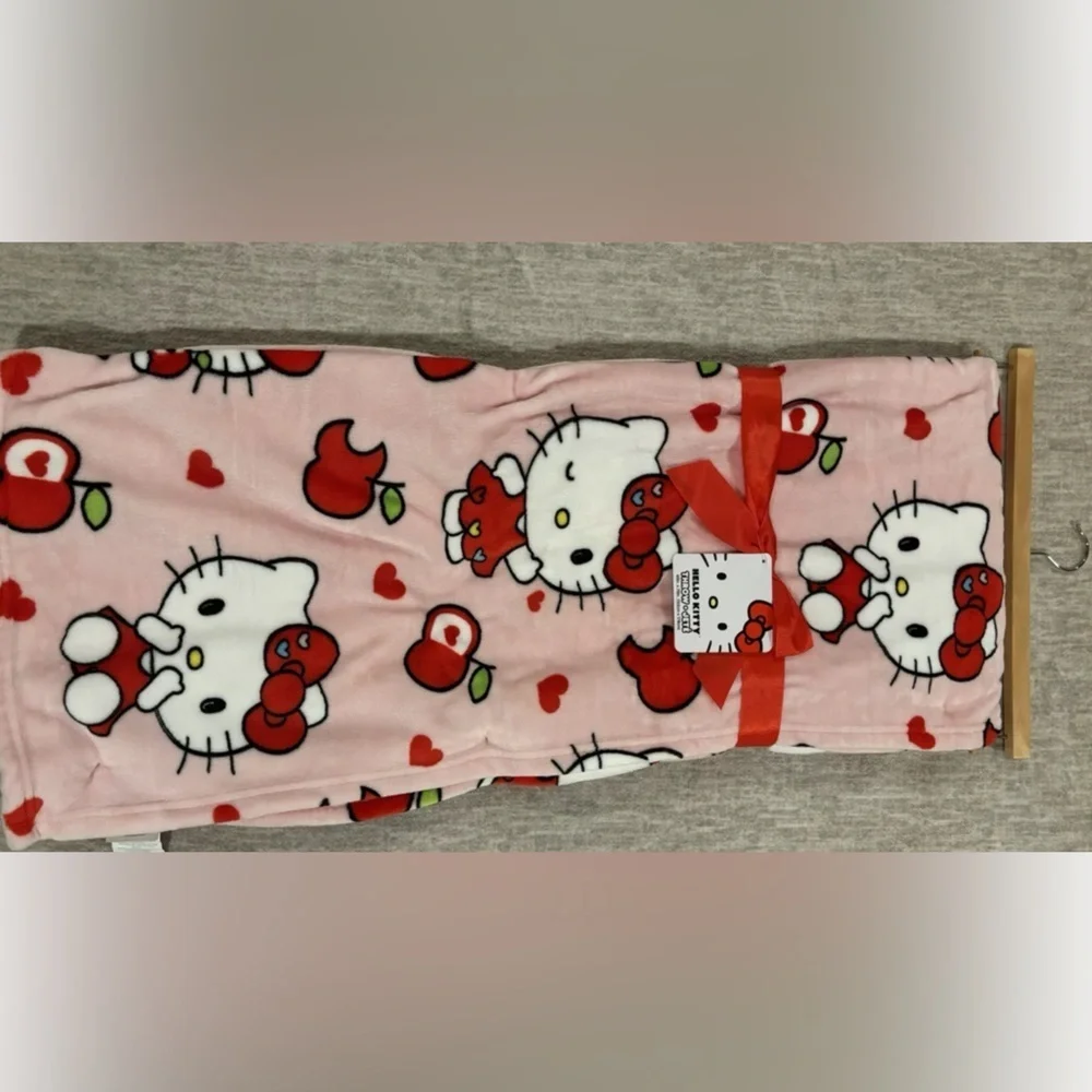 HELLO KITTY BLANKET THROW